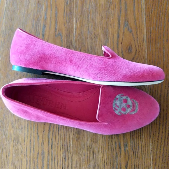 NWOT Alexander McQueen Embroidered Skull Smoking Slipper, Fuchsia - Picture 6 of 13